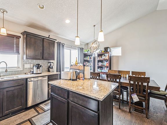 4th image of 2035 SE Parkview Crossing Dr