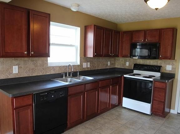 4th image of 3932 Genteel Dr
