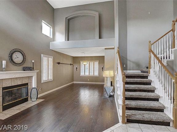 2nd image of 861 Donelle Ave