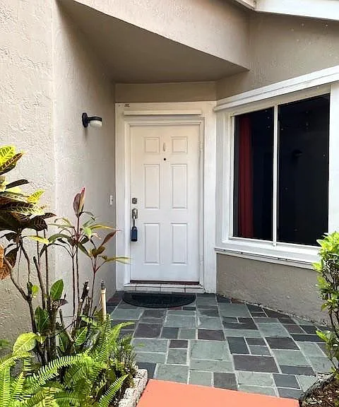 10110 NW 5th St — Photo 4