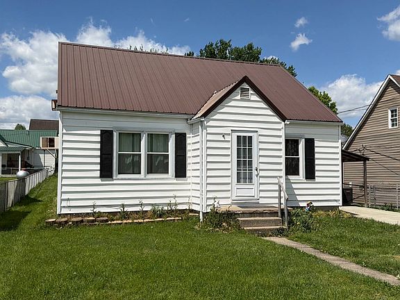 2nd image of 1533 2nd St