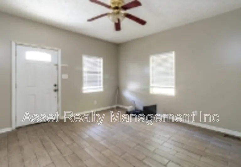 934 Ohio Ave — Photo 3