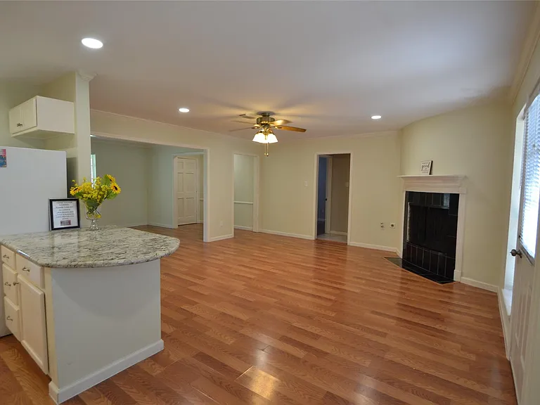 12711 Westleigh Dr — Photo 6
