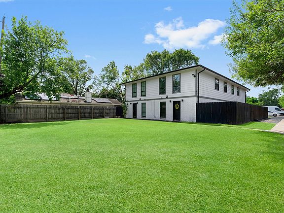 4th image of 9130 Vogue Ln
