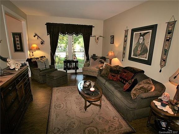 3rd image of 6206 Maple Cove Ln