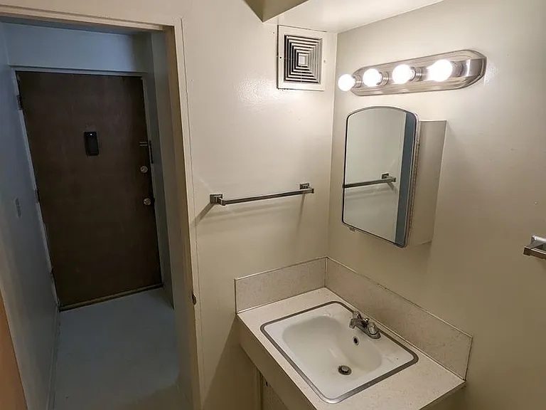 Lanai Apartments — Photo 21