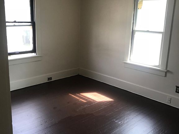 3rd image of 144 Brighton Dr