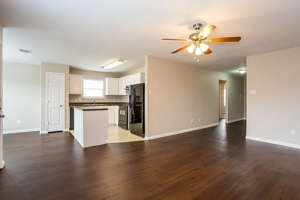 3 bed, 2.0 bath, 1342 sqft, $1,710 — Photo 3
