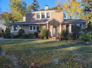71 Peachtree Ln, Roslyn, NY