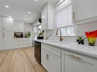 10428 Grand Ave, Kansas City, MO 64114
