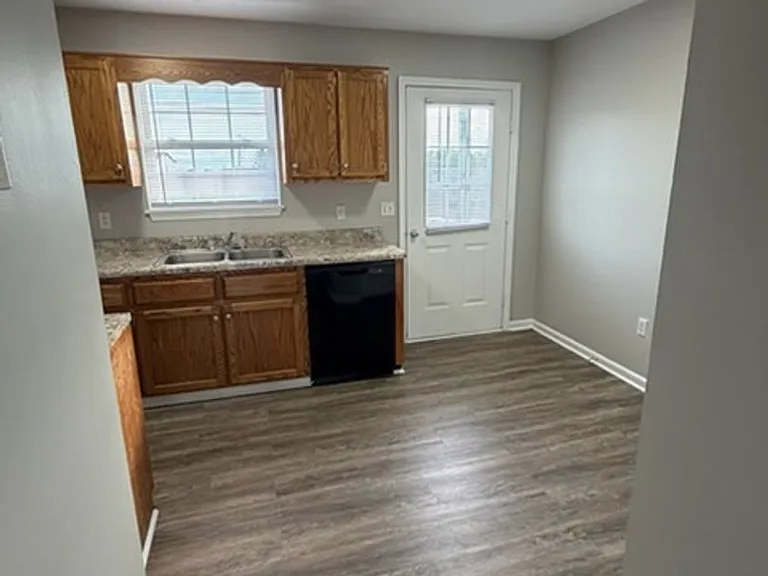 211 Aqueduct Dr — Photo 3