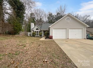 7412 Claymont Dr, Charlotte, NC 28227