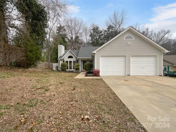 7412 Claymont Dr, Charlotte, NC 28227