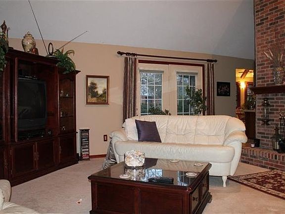 5th image of 331 Cottonwood Pl