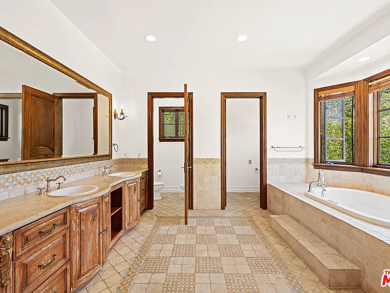 119 N Maple Dr — Photo 25