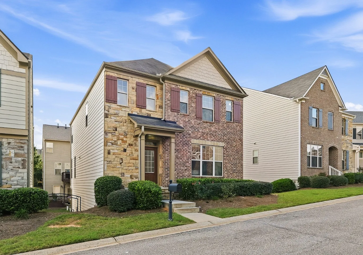 4 Bed/3 Bath Townhome (no common walls) ready to occupy — Photo 2