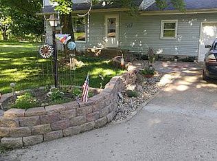 517 S Isham St, Waynesville, IL 61778