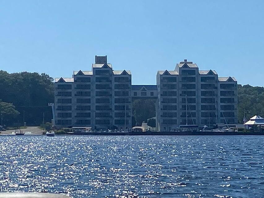 1st image of 2964 Lakeshore Dr Unit E102
