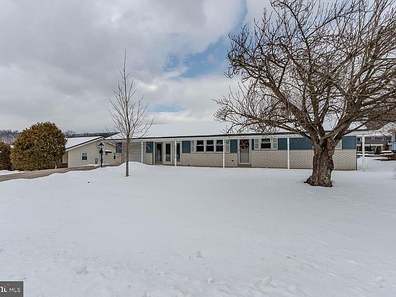 4th image of 370 Summit Dr