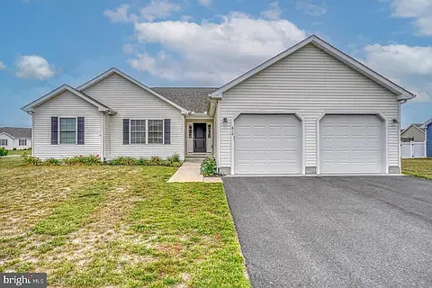 3 bed, 1576 sqft, $2,200 — Photo 1