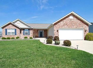 5633 Seasons Rdg, Smithton, IL 62285