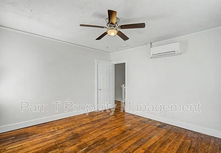 815 E 32nd St #B — Photo 11