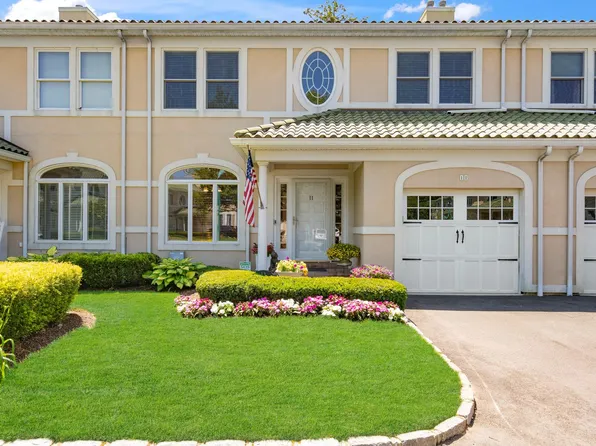 11 Villa Prom #11, Bay Shore, NY 11706