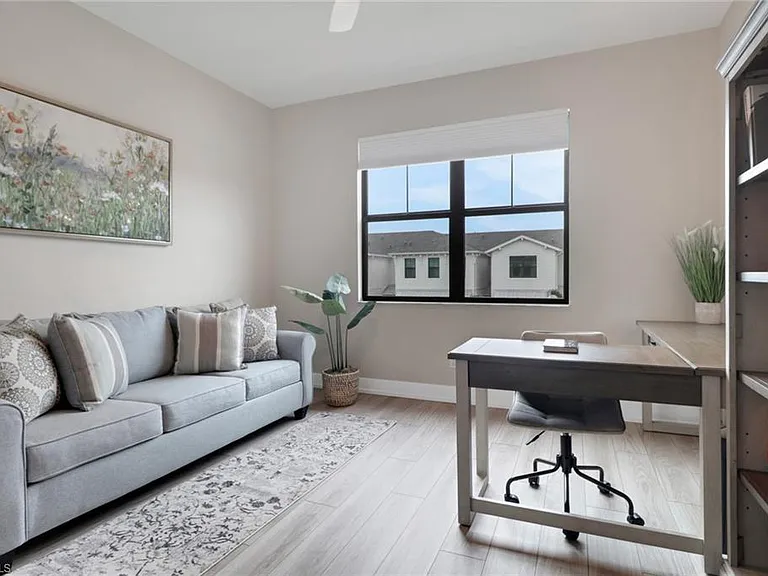 12973 Pembroke Dr — Photo 16