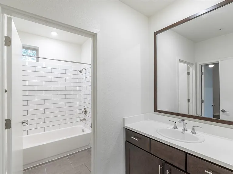6700 Menchaca Rd #20 — Photo 10