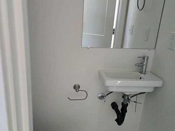 5th image of 1620 SW Juniper Ave