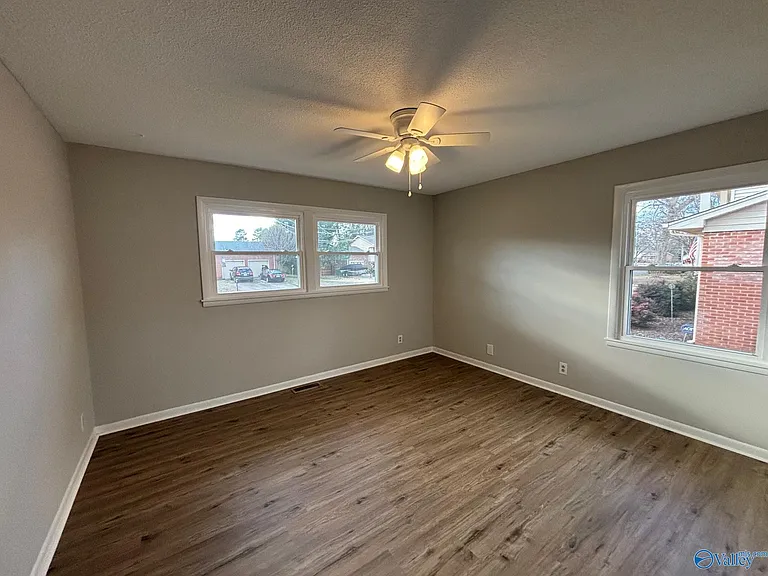 11209 Maplecrest Dr SE — Photo 10