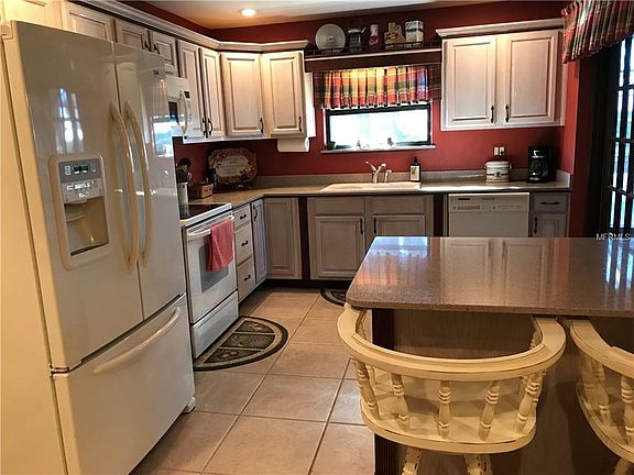3rd image of 8161 Shadywood Ct