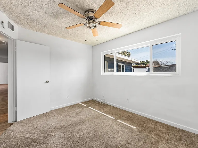 442 Lightcap St — Photo 28