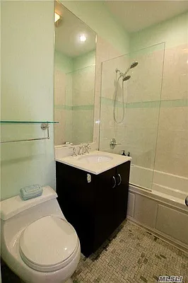 Sold by Remax City Square | media 29