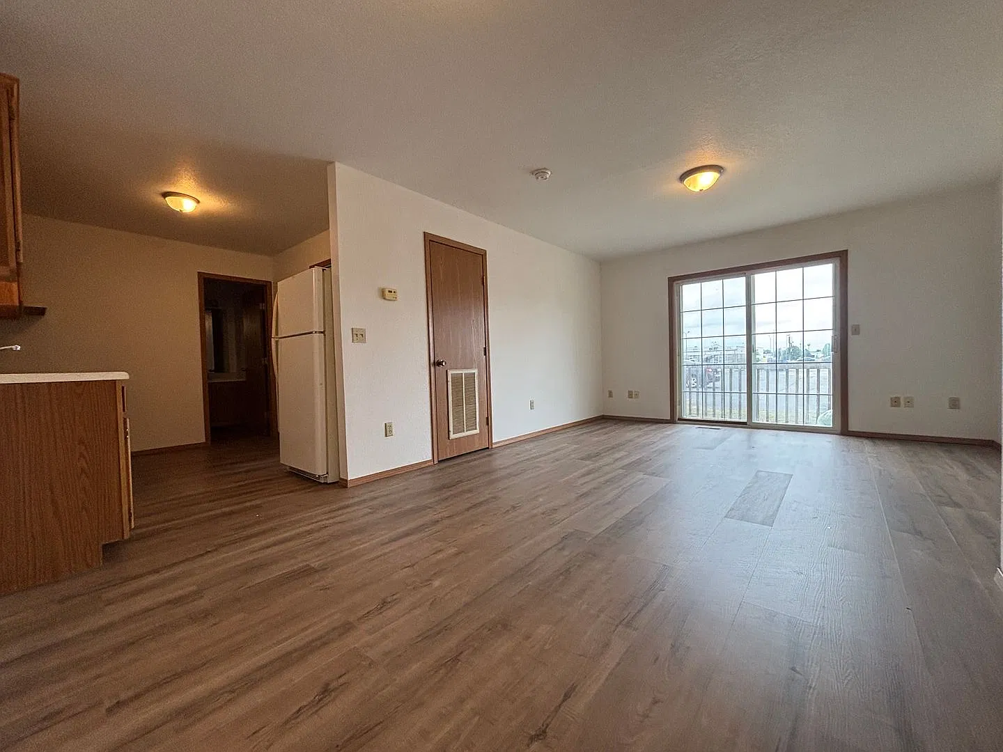 1 bedroom 1 bath apartment available now — Photo 1