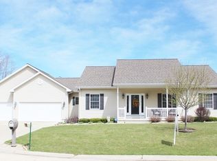 337 Countryside Ln, Dixon, IL 61021