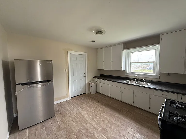 4004 Carey St — Photo 12