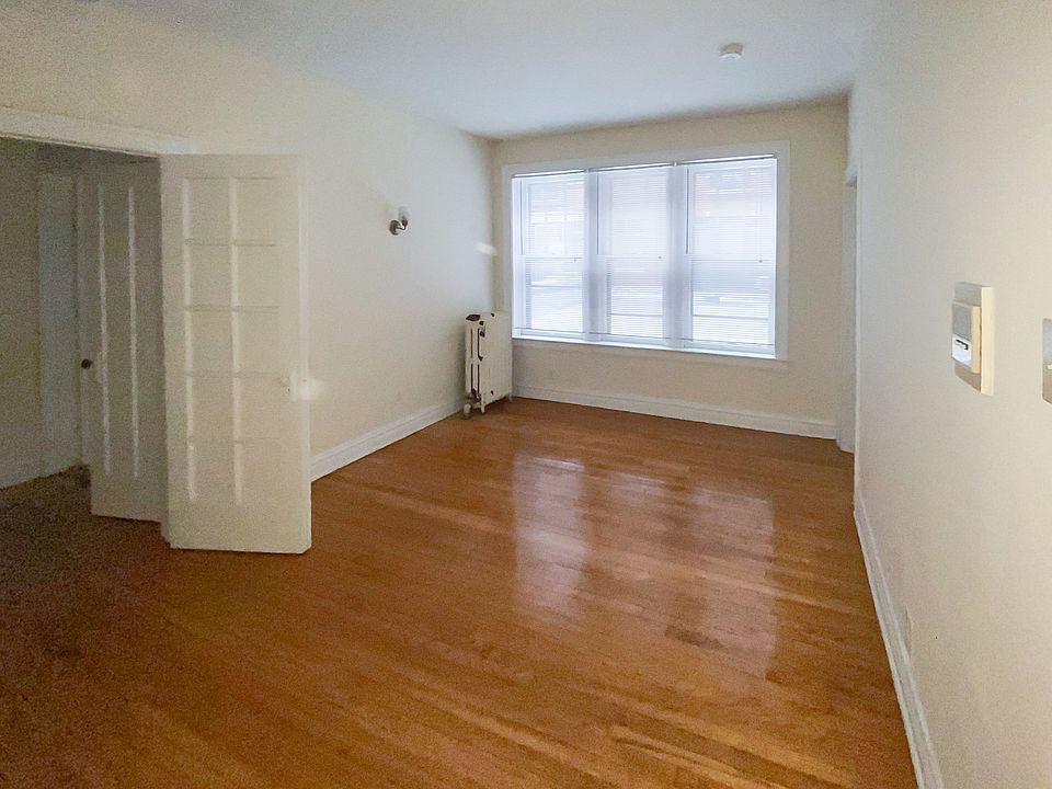1st image of 432 1/2 W Surf St #109