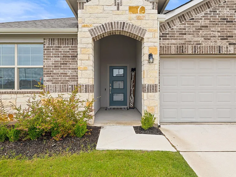 16401 Coratina Dr — Photo 8