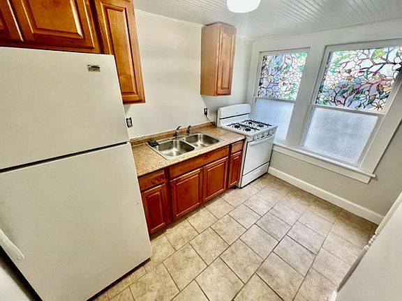 5th image of 632 S Bennighof Ave #A