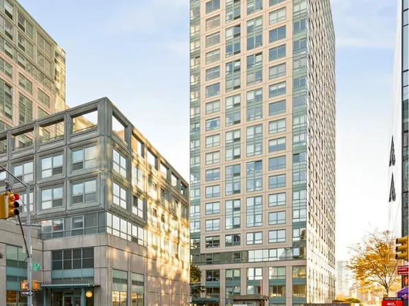 440 Kent Avenue image 13 of 15