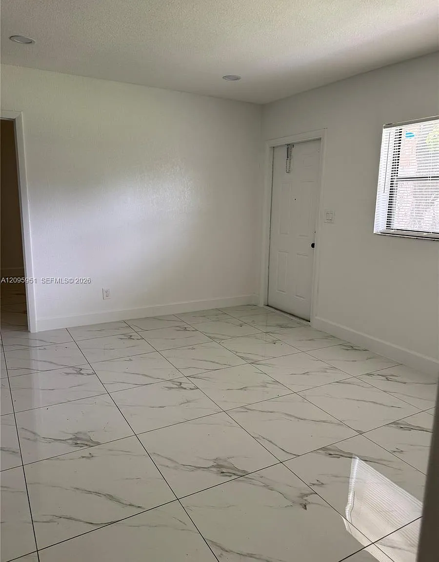 Cambria Heights 1st Addn — Photo 3