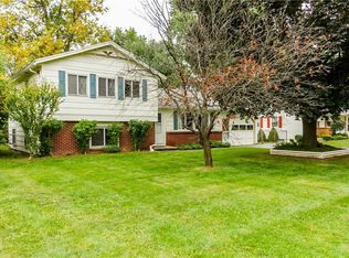 72 Stonehill Dr, Rochester, NY 14615