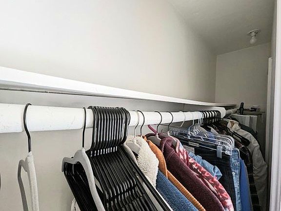 3rd image of 328 N Louise St #321