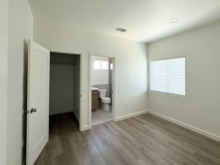 19036 Bridgeway Ln — Photo 13