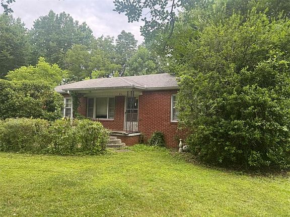 2nd image of 950 Dale Dr SW