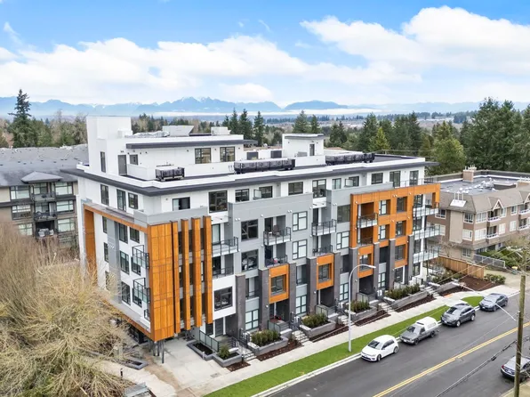 15353 17th Ave #211, Surrey, BC V4A 9G4