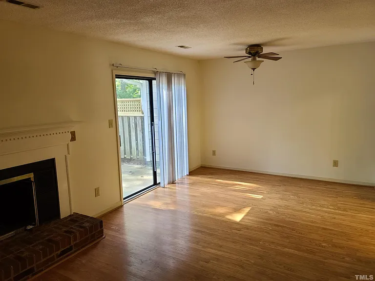 6416 Meadow View Dr — Photo 20