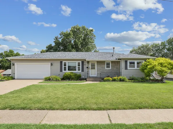 1839 W 38th Pl, Davenport, IA 52806