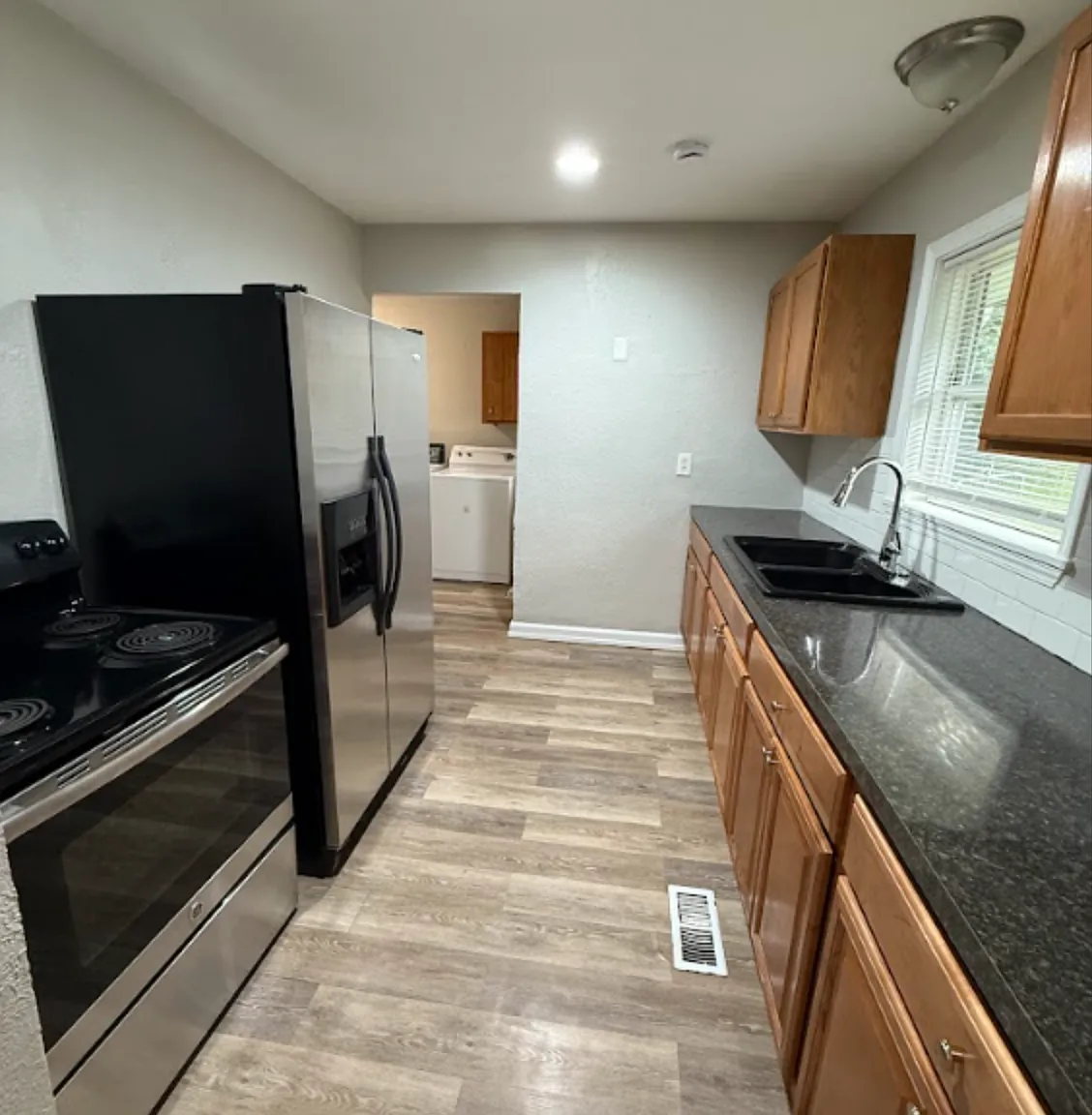 3 bed, 1100 sqft, $1,350 — Photo 3